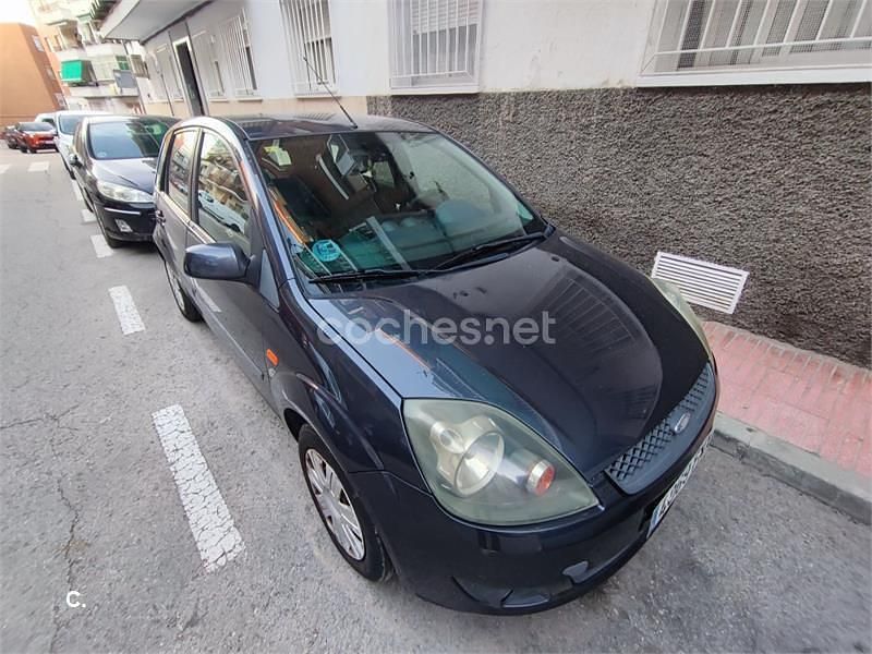 Gris / plata Usado 2007 Ford Fiesta Utilitario | 3450 € (Buen precio) - Imagen 1/4