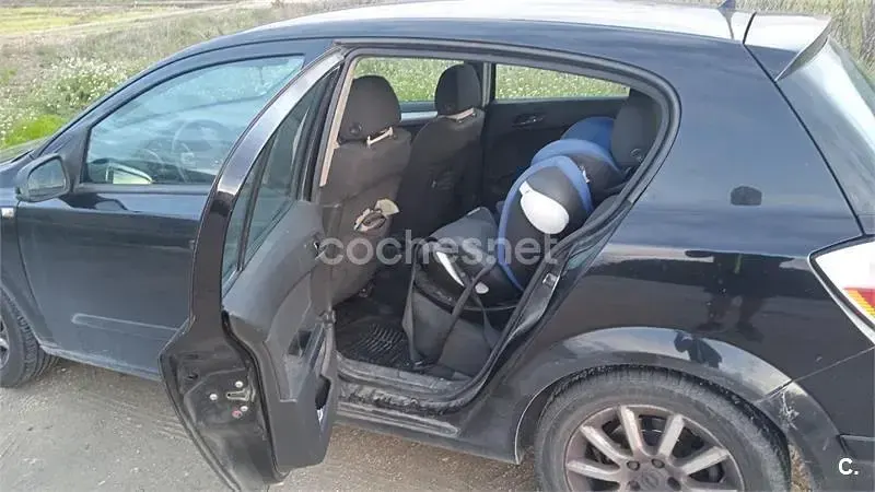 Usado Opel Astra Enjoy 100 CV (73 kW) 2006 Negro Berlina