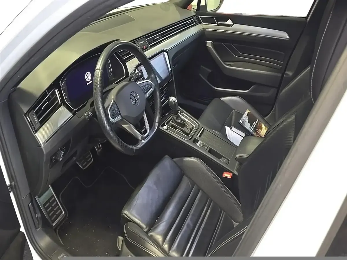 Usado VW Passat R-line 150 CV (110 kW) 2020 Blanco Berlina