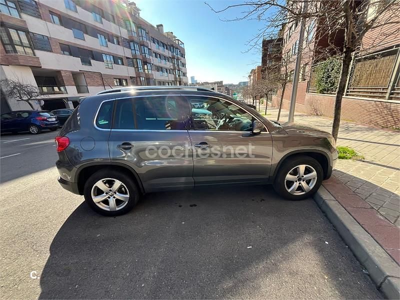 Usado VW Tiguan Sport 140 CV (102 kW) 2010 Gris / plata SUV