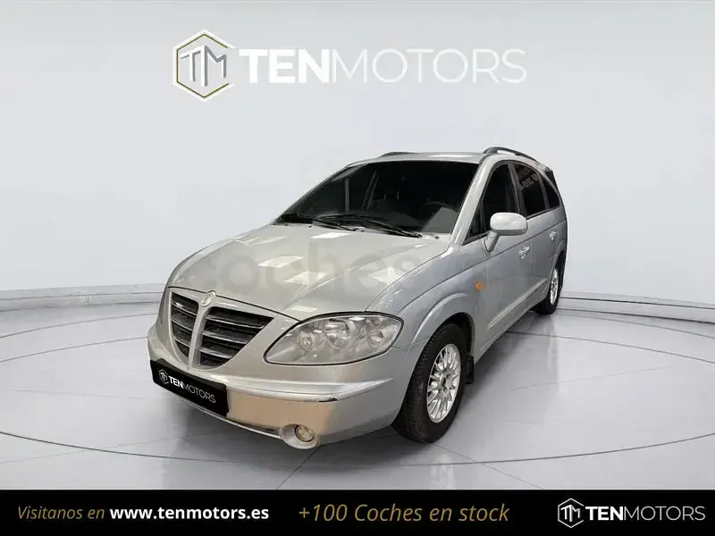 Usado SsangYong Rodius 165 CV (121 kW) 2008 Gris / plata Monovolumen