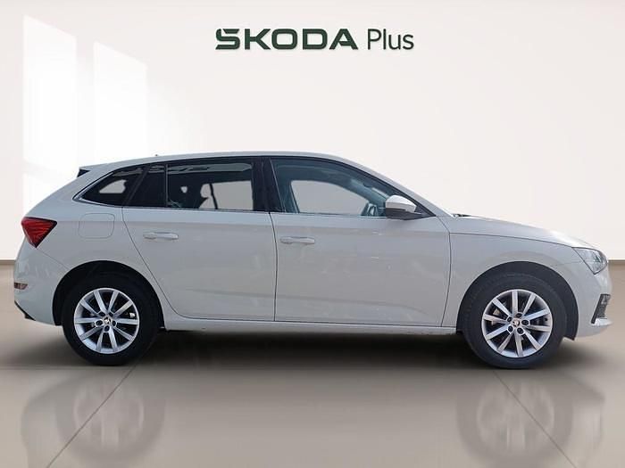 Usado Skoda Scala Ambition 110 CV (80 kW) 2022 Blanco Utilitario