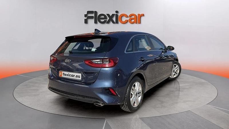 Begagnad Kia Ceed 140 HK (102 kW) 2020 Blå Halvkombi