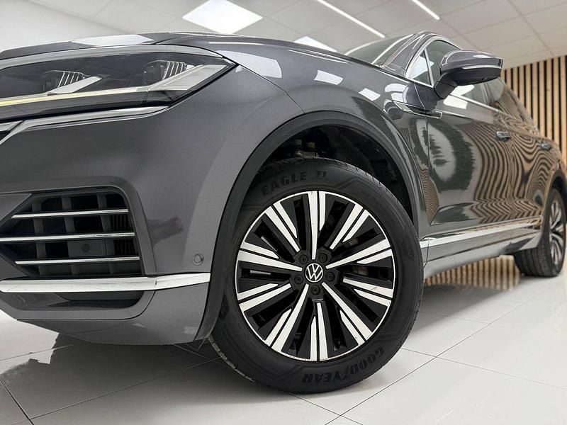 Usado VW Touareg Elegance 340 CV (250 kW) 2021 Gris SUV