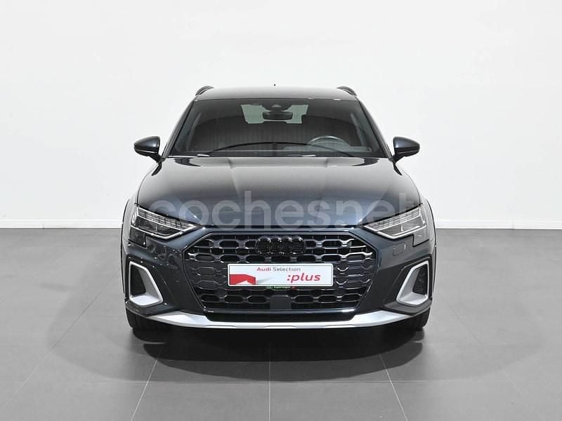 Usado Audi A3 Ambiente 150 CV (110 kW) 2025 Gris / plata Berlina