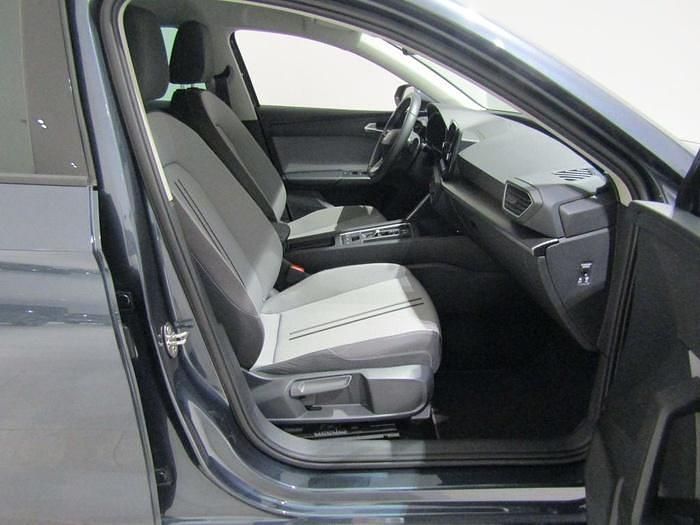 Usado Seat Leon Style 110 CV (80 kW) 2022 Gris