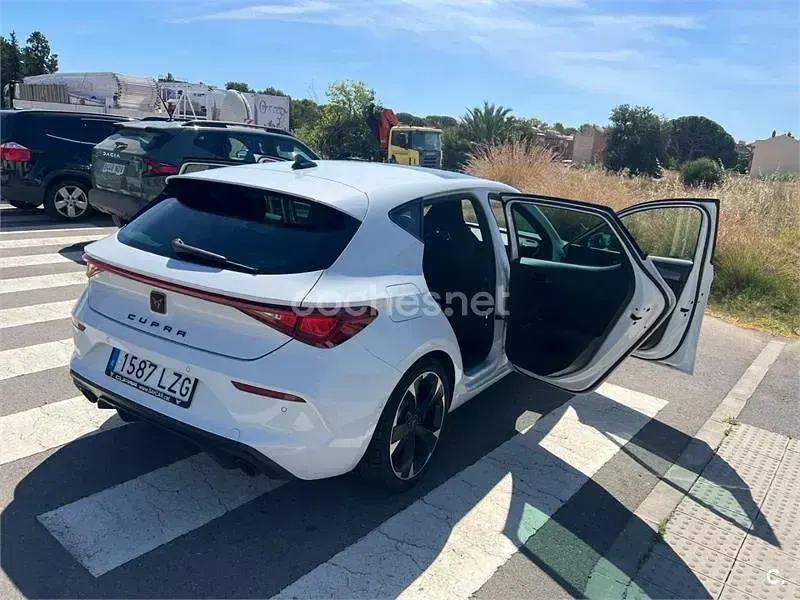 Usado Cupra Leon 245 CV (180 kW) 2022 Blanco Berlina