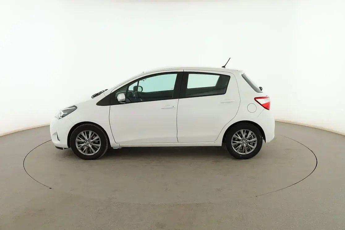 Usado Toyota Yaris Active 101 CV (74 kW) 2017 Blanco Utilitario