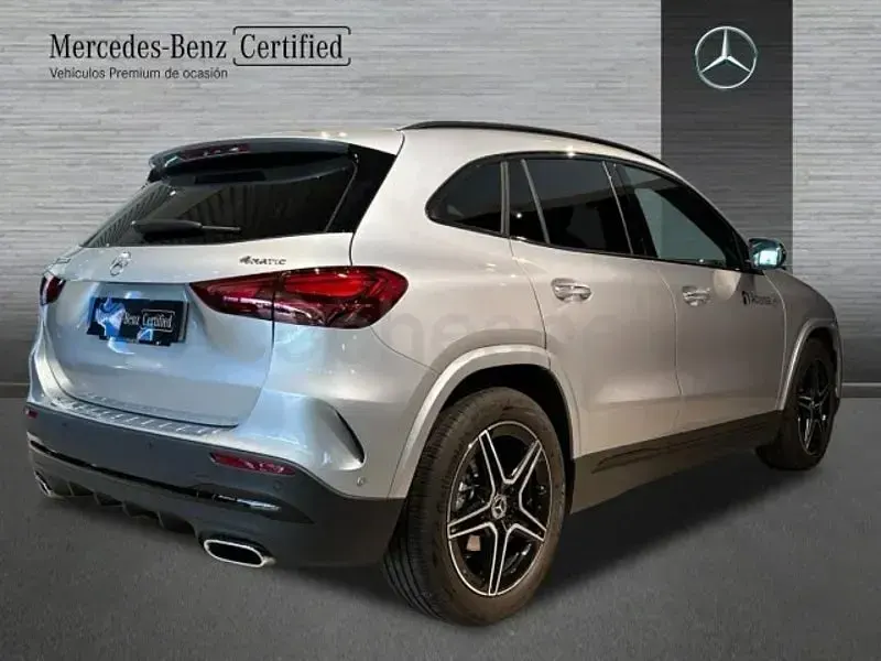 Usado Mercedes GLA200 AMG line 150 CV (110 kW) 2024 Plata hightech SUV