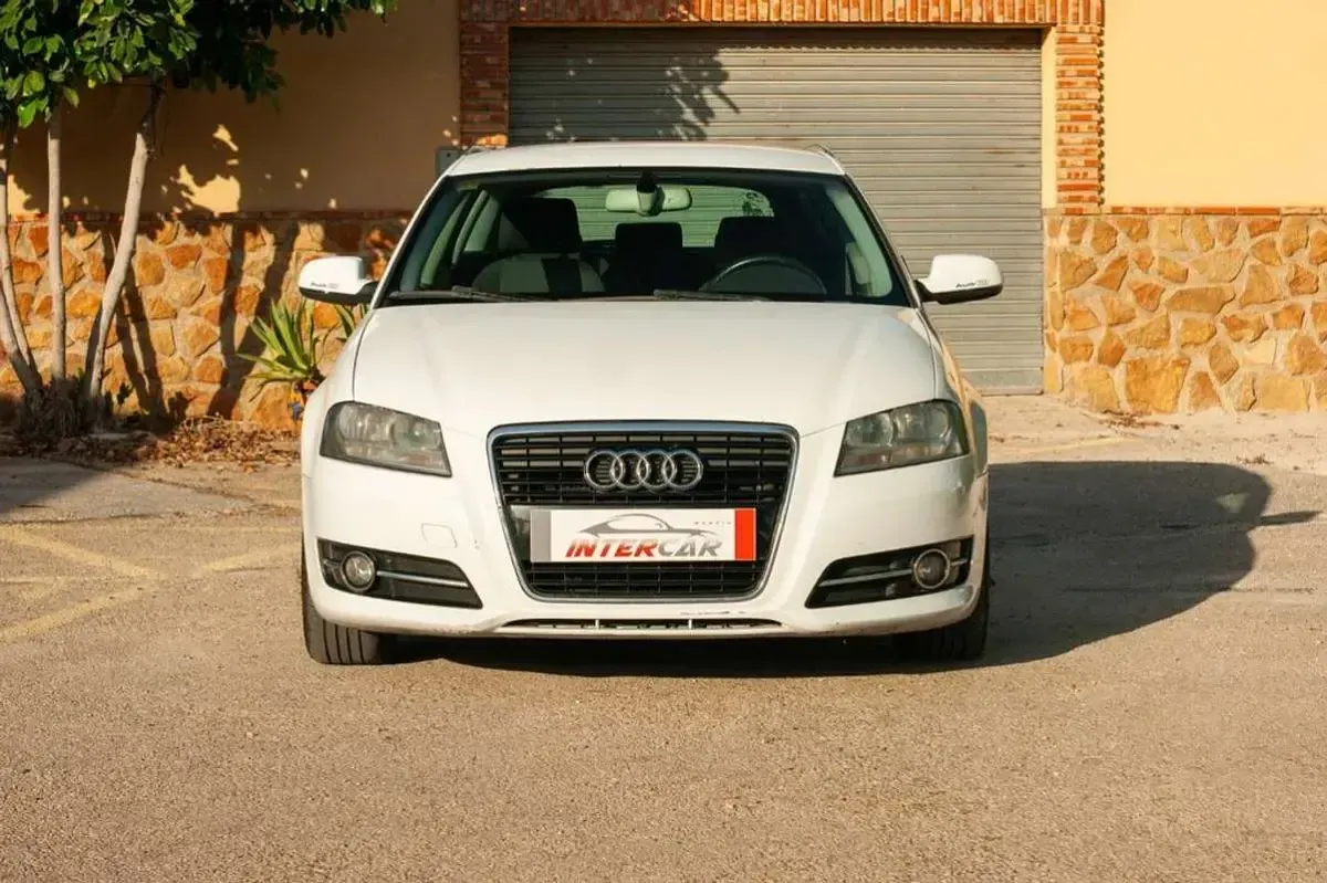 Usado Audi A3 Sportback Ambition 105 CV (77 kW) 2012 Blanco Utilitario