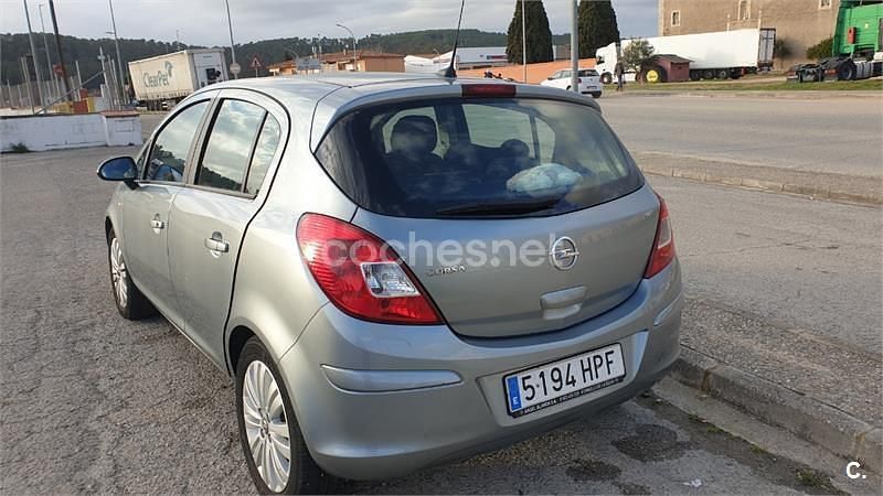 Usado Opel Corsa Selective 85 CV (62 kW) 2013 Gris / plata Utilitario