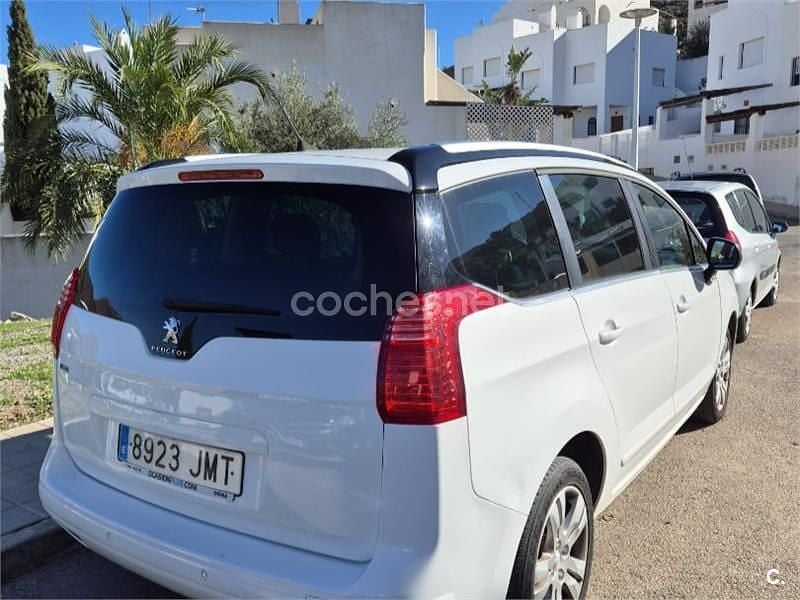 Usado Peugeot 5008 Style 130 CV (95 kW) 2016 Blanco Monovolumen