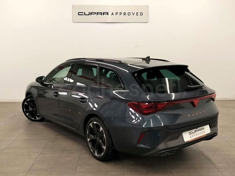 Usado Cupra Leon 150 CV (110 kW) 2024 Gris / plata Familiar