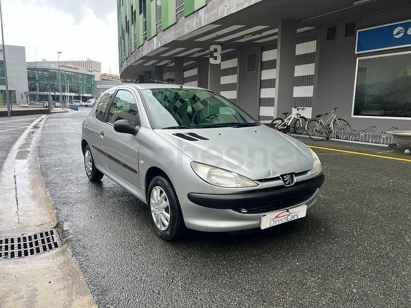 Usado Peugeot 206 75 CV (55 kW) 2001 Gris / plata Berlina