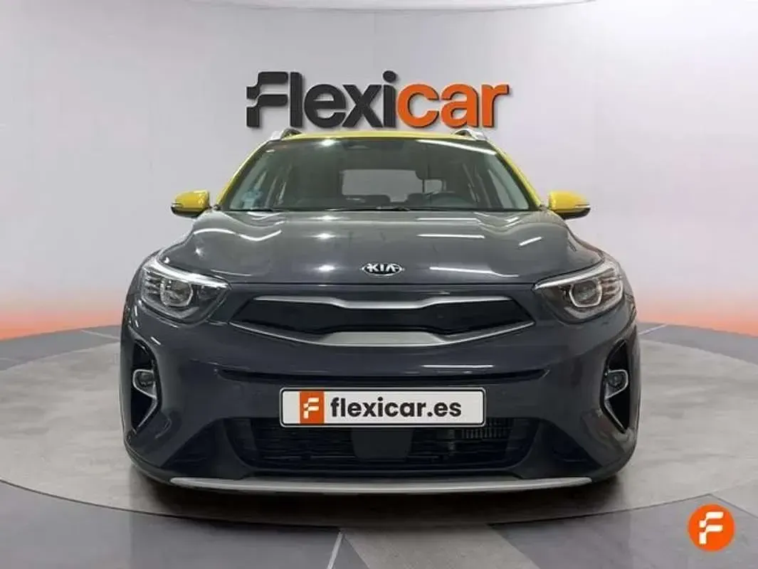 Usado Kia Stonic 101 CV (74 kW) 2021 Gris SUV