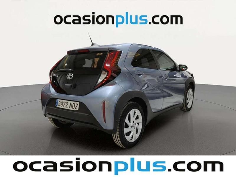 Usado Toyota Aygo Play 72 CV (52 kW) 2025 Gris Utilitario