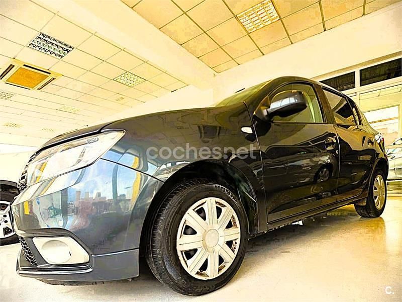 Usado Dacia Sandero Comfort 95 CV (69 kW) 2019 Azul Berlina