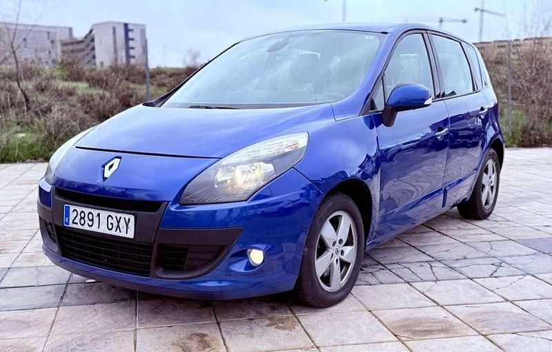 Usado Renault Scénic III Dynamique 106 CV (77 kW) 2010 Azul Monovolumen
