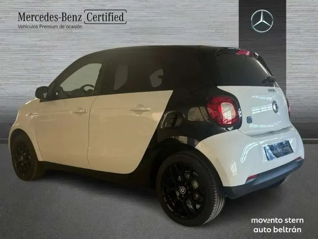 Usado Smart ForFour Electric Drive Passion 60 kW (82 CV) 2021 Negro Utilitario