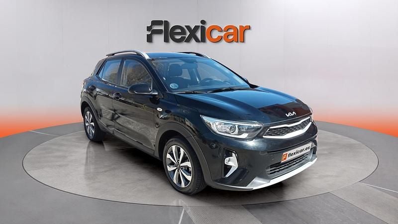 Usado Kia Stonic 101 CV (74 kW) 2022 Negro SUV
