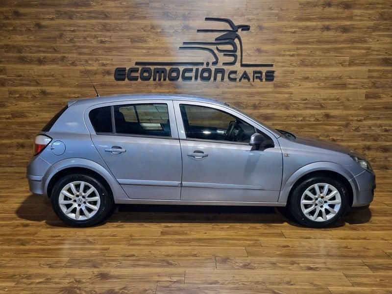 Usado Opel Astra Enjoy 90 CV (66 kW) 2006 Gris / plata Berlina