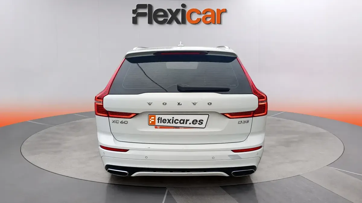 Usado Volvo XC60 R-Design 150 CV (110 kW) 2019 Blanco SUV