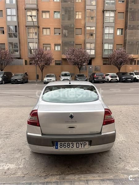 Usado Renault Mégane II Dynamique 120 CV (88 kW) 2006 Gris / plata Berlina