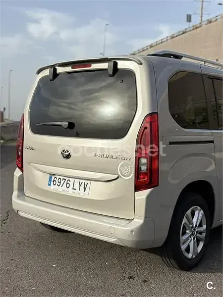 Usado Toyota Proace Verso Active 131 CV (96 kW) 2022 Beige Familiar