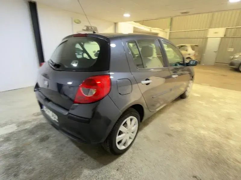 Usado Renault Clio II Authentique 75 CV (55 kW) 2008 Negro Berlina