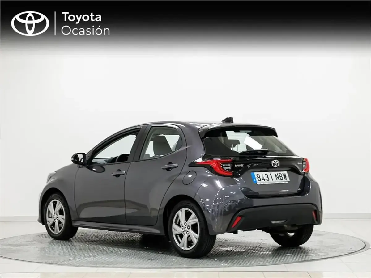 Usado Toyota Yaris Active 116 CV (85 kW) 2025 Gris Utilitario