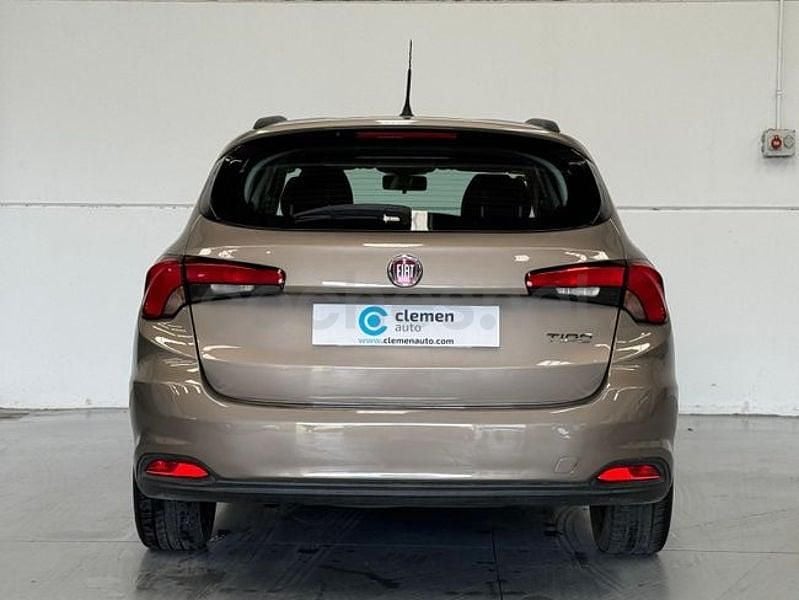 Usado Fiat Tipo Lounge 95 CV (69 kW) 2018 Beige Familiar
