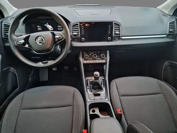 Usado Skoda Karoq Selection 150 CV (110 kW) 2025 Blanco SUV