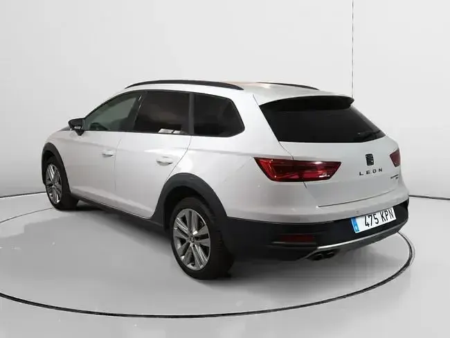 Usado Seat Leon 4Drive 150 CV (110 kW) 2018 Blanco Familiar