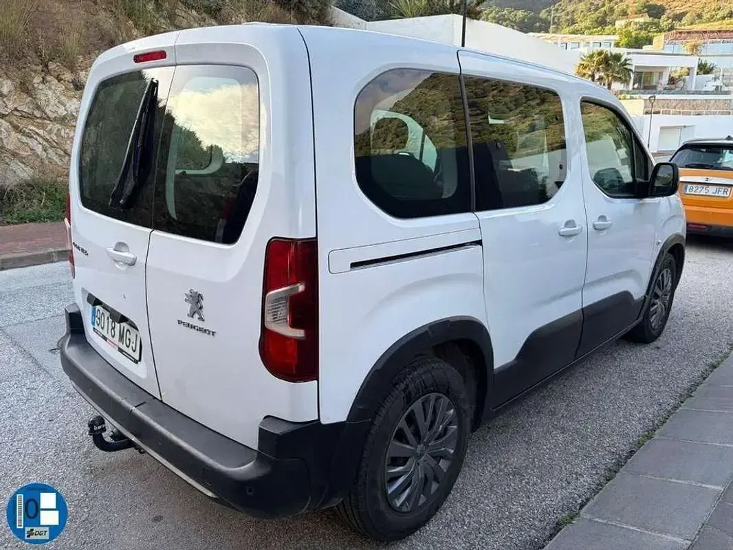 Usado Peugeot Rifter Active 100 kW (136 CV) 2023 Blanco Monovolumen