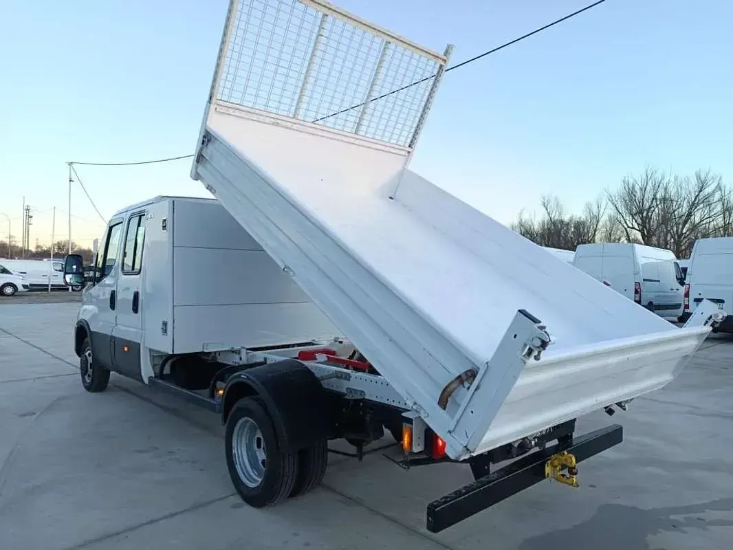 Usado Iveco Daily 140 CV (102 kW) 2021 Blanco Van
