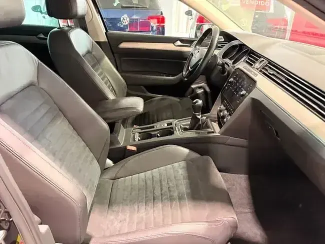 Usado VW Passat Advance 150 CV (110 kW) 2018 Negro Familiar