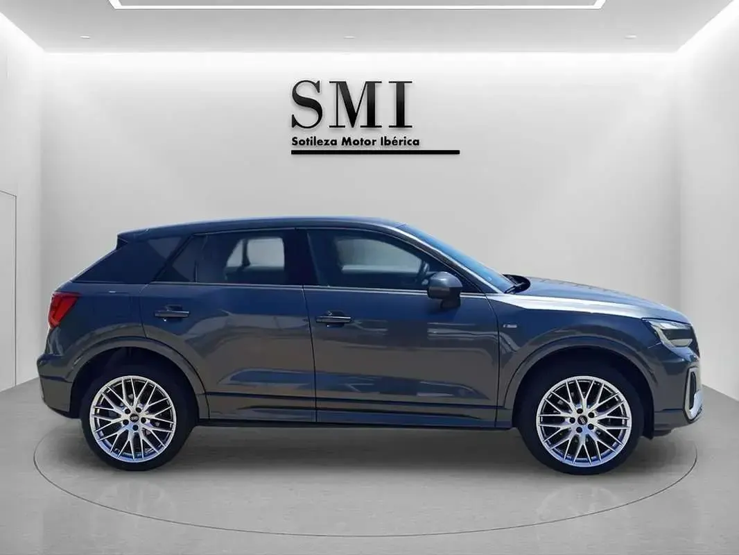 Usado Audi Q2 S-Line 150 CV (110 kW) 2024 Gris SUV