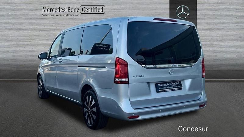 Usado Mercedes V250 190 CV (139 kW) 2023 Gris Monovolumen