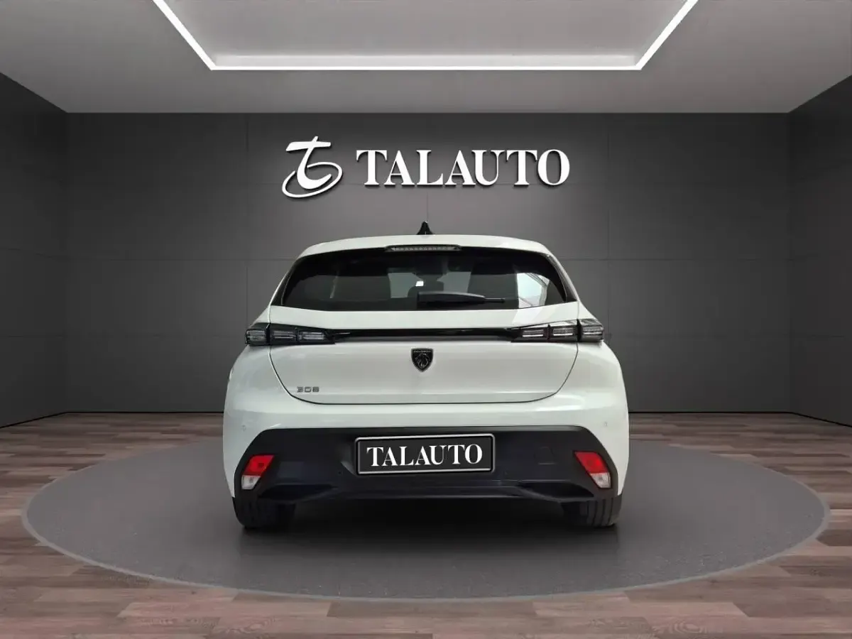 Usado Peugeot 308 Active 130 CV (95 kW) 2022 Blanco Berlina