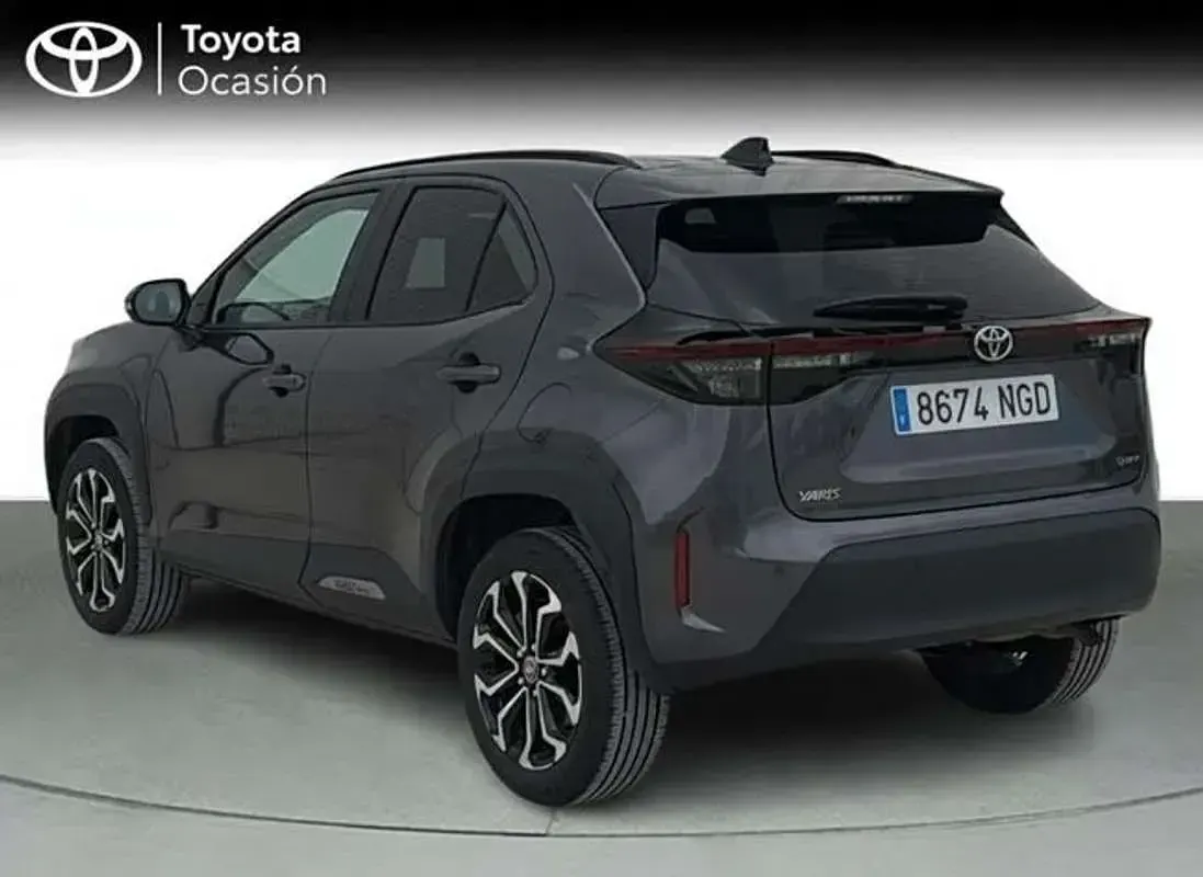Usado Toyota Yaris Cross Active 126 CV (92 kW) 2025 Gris SUV