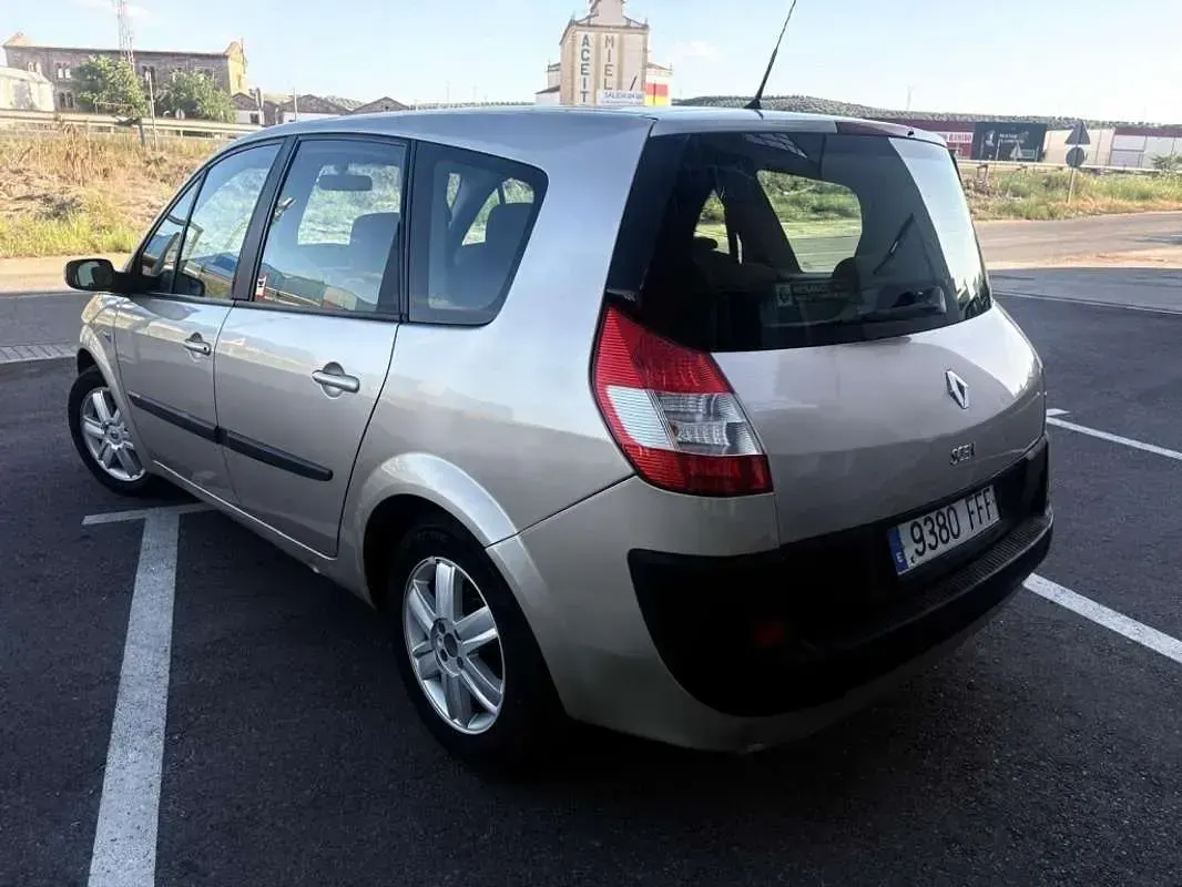 Usado Renault Scenic E-Tech Expression 131 CV (96 kW) 2007 Beige Monovolumen