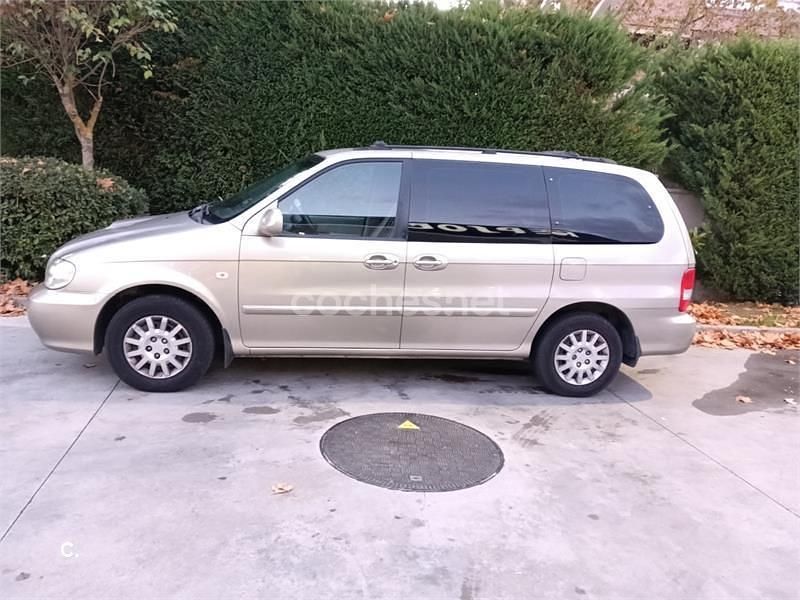 Usado Kia Carnival EX 144 CV (105 kW) 2006 Gris / plata Monovolumen