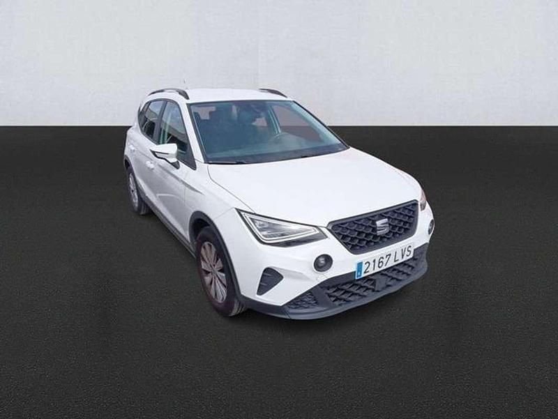 Usado Seat Arona Style Plus 110 CV (80 kW) 2021 Blanco SUV