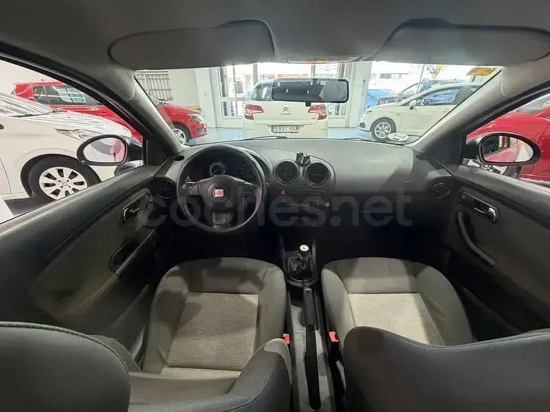 Usado Seat Ibiza Reference 64 CV (47 kW) 2005 Rojo Utilitario
