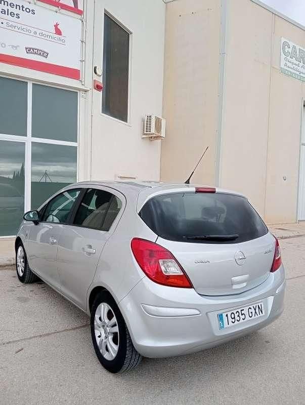Usado Opel Corsa 95 HP (69 kW) 2010 Cinzento Citadino