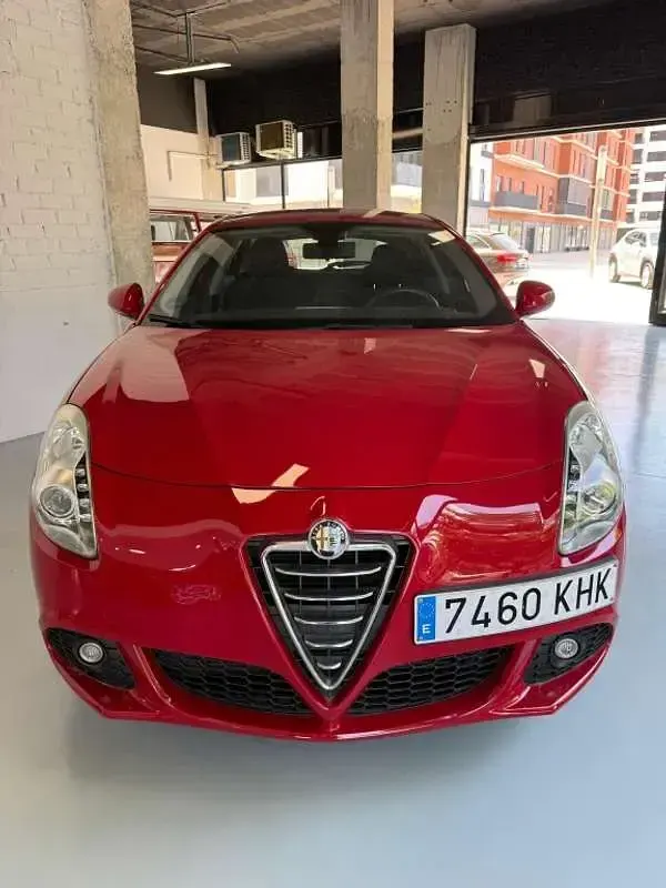 Usado Alfa Romeo Giulietta Distinctive 170 CV (125 kW) 2012 Rojo Utilitario