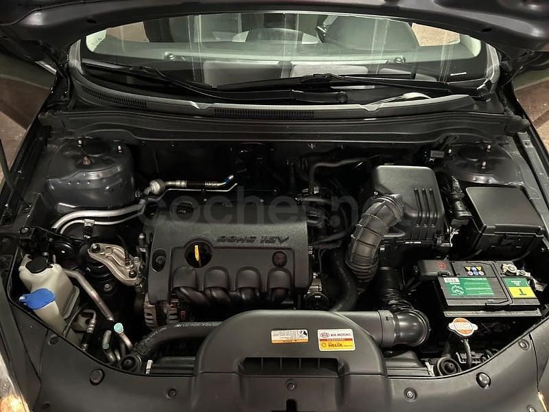 Usado Kia ProCeed 90 CV (66 kW) 2010 Negro Utilitario