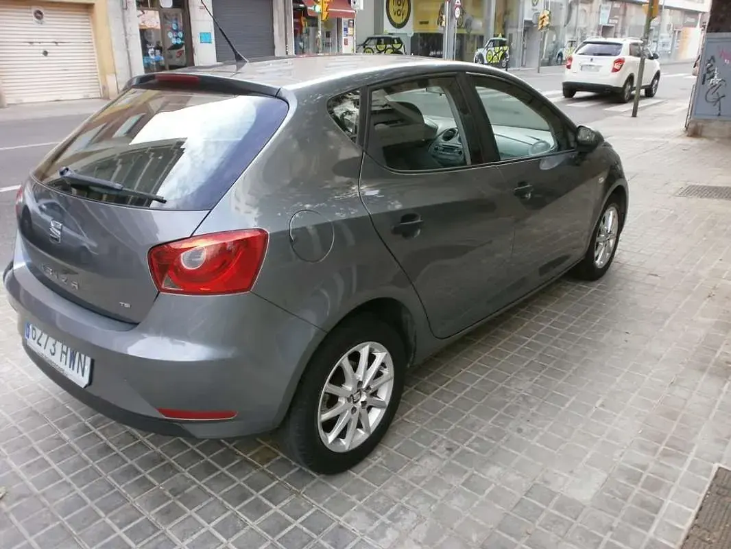 Usado Seat Ibiza Reference 86 HP (63 kW) 2014 Cinzento Citadino
