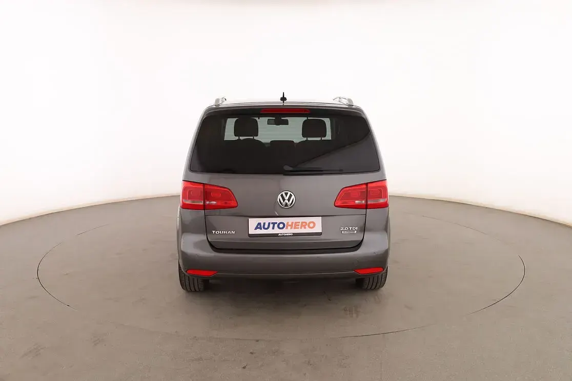 Usado VW Touran Advance 140 CV (102 kW) 2015 Gris Monovolumen