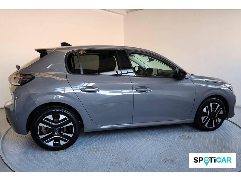 Usado Peugeot 208 Allure 100 CV (73 kW) 2025 Gris Utilitario